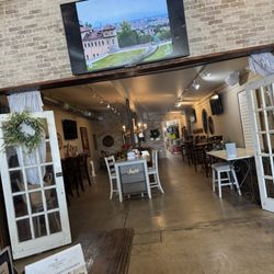 Cross Mountain Vineyards - Ambiance