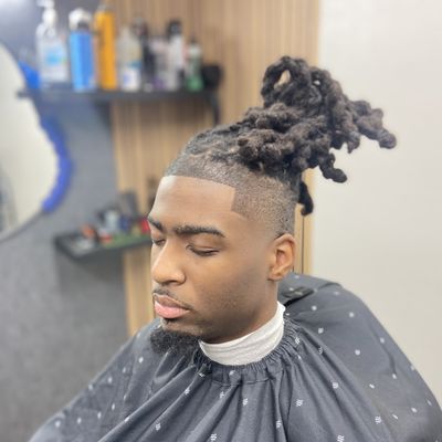 ICONIC BARBER STUDIO - Updated July 2026 - 10 Photos - 312 E Harrison ...