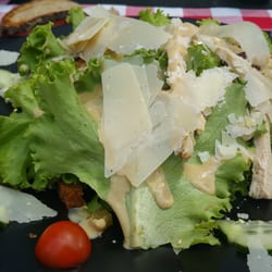 Hostellerie Maleville - Salade César. Assaisonnement un peu fort mais salade impeccable sinon !