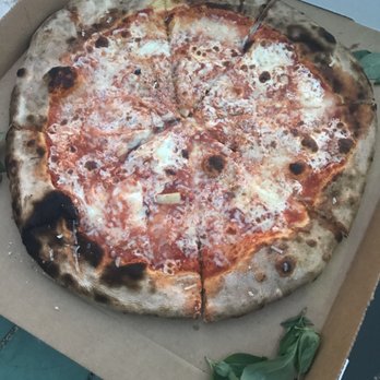 Lucali - Plain pizza - Pizza Near Me - Brooklyn, New York Lucali - Plain pizza - Pizza Near Me - Brooklyn, New York