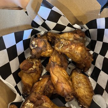 Gannon's Tavern - Crispy juicy wings. Get the sweet siracha sauce. - New American Near Me - Hyannis, Massachusetts
