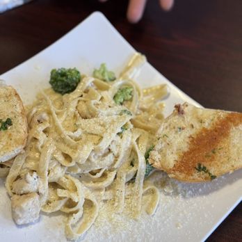 George's Cafe - Chicken Alfredo Fettuccine - Breakfast & Brunch Near Me - West Covina, California
