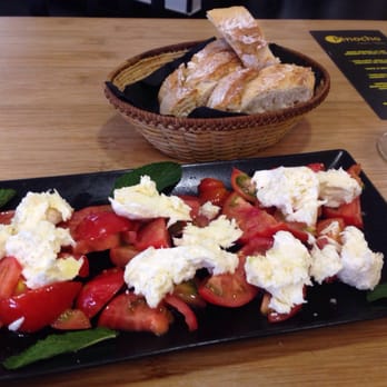 Pinocho Gastro Tapas - The caprese salad - Tapas Bars Near Me - Zaragoza, Z Pinocho Gastro Tapas - The caprese salad - Tapas Bars Near Me - Zaragoza, Z