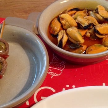 Aguelo013 - Anchovies in the left - very good. Mussels (Catalan style) on the right - would taste better hot. Traditional Catalan. - Cocktail Bars Near Me - Barcelona, B