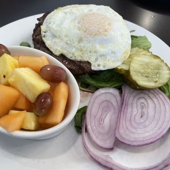 Brunch Cafe-Arlington Heights - Brunch Burger with fresh fruit - Breakfast & Brunch Near Me - Arlington Heights, Illinois
