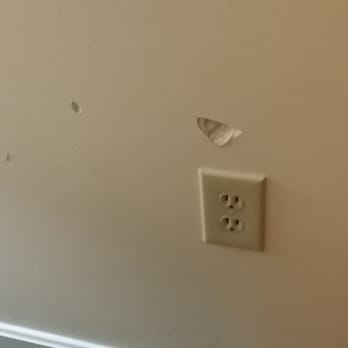 Fairbanks Inn - Dented walls - Hotels Near Me - Saint Johnsbury, Vermont