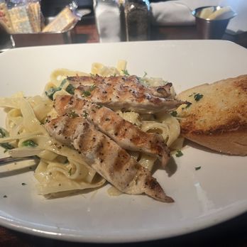 Pappadeaux Seafood Kitchen - Chicken Alfredo & spinach - Cajun/Creole Near Me - Marietta, Georgia Pappadeaux Seafood Kitchen - Chicken Alfredo & spinach - Cajun/Creole Near Me - Marietta, Georgia