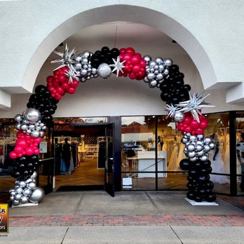 Balloons N Party Events Decorations - Glamorous Starburst Organic Balloon Garland Wild Berry, Black, Chrome Silver - Balloon Services Near Me Balloons N Party Events Decorations - Glamorous Starburst Organic Balloon Garland Wild Berry, Black, Chrome Silver - Balloon Services Near Me