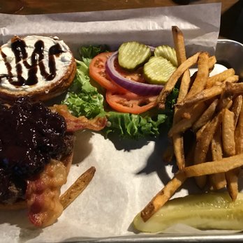7 Hills Brewing - Bockberries burger - Breweries Near Me - Dubuque, Iowa 7 Hills Brewing - Bockberries burger - Breweries Near Me - Dubuque, Iowa