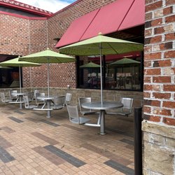 Sheetz - Outdoor seating