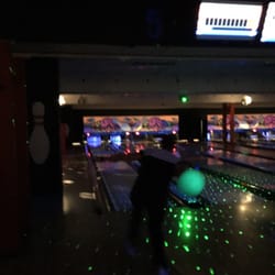 Bowlernes Hal - Selvlysende party bowling :)