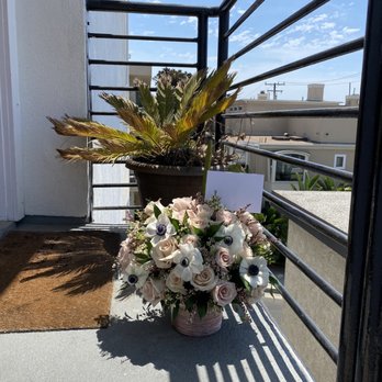 Coral Path Designs - Florists Near Me - Burbank, California Coral Path Designs - Florists Near Me - Burbank, California