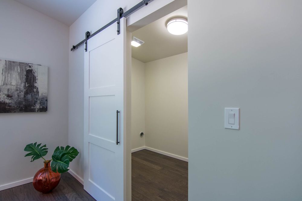 Slide of Estafette Services