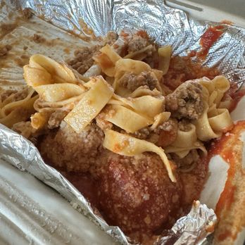 LA LA Lasagna - Ragu with side of meatballs - Food Trucks Near Me LA LA Lasagna - Ragu with side of meatballs - Food Trucks Near Me