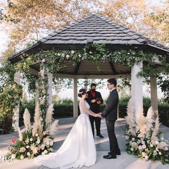 Flower Allie - It looks just perfect on our ceremony. - Florists Near Me - Fullerton, California