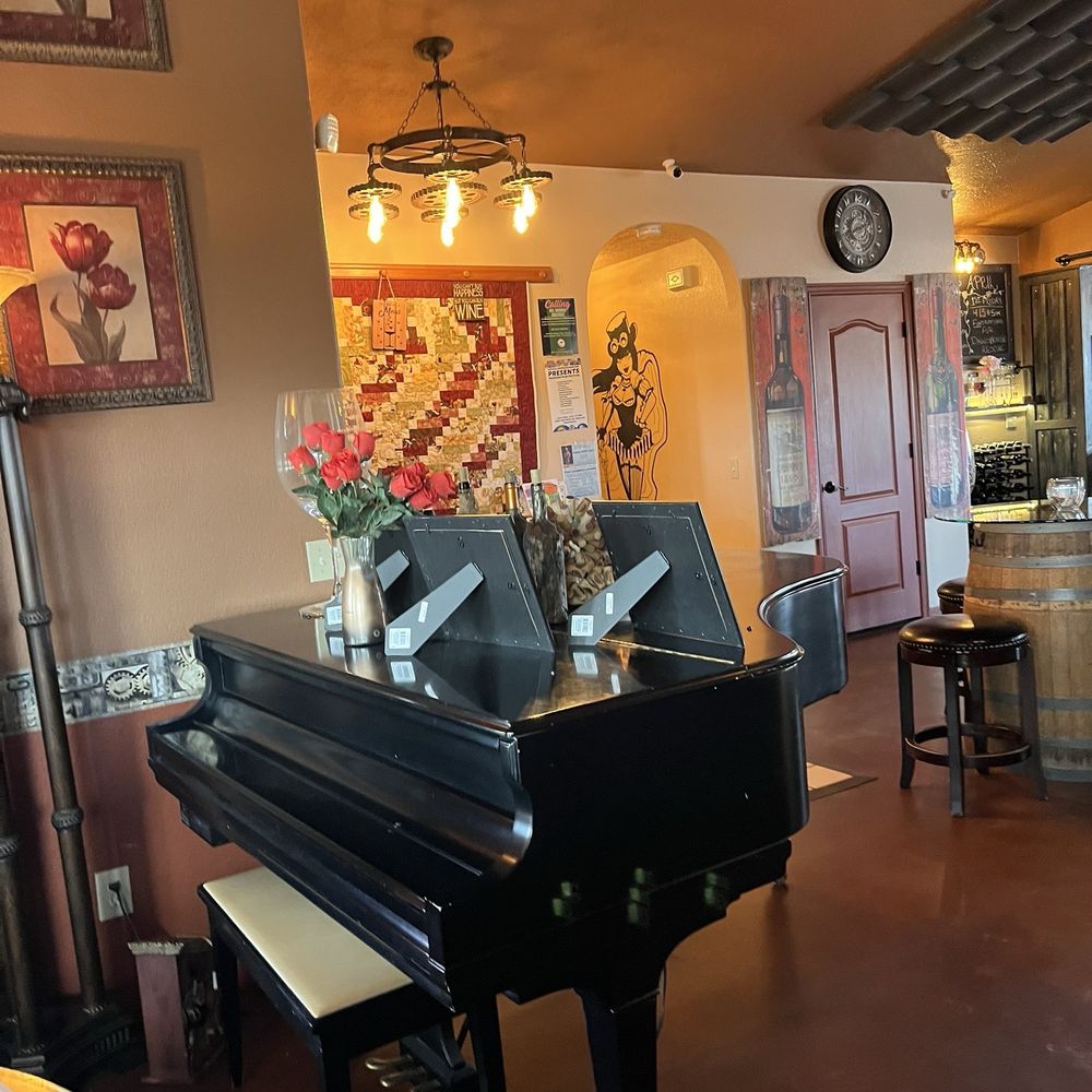 Artesian Cellars - Piano and seating area - Wineries Near Me - Pahrump, Nevada