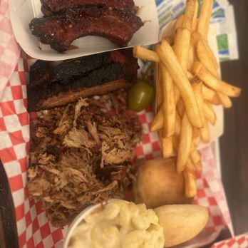 The Smokin Pig - Combo tray with brisket, ribs, pulled pork - Barbeque Near Me - Anderson, South Carolina