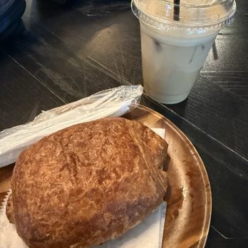 Happy Monday Coffee - River North - Coffee & Tea Near Me - Chicago, Illinois