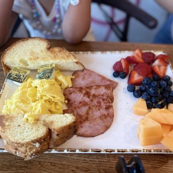Madres Brunch - Coffee & Tea Near Me - Rancho Cucamonga, California