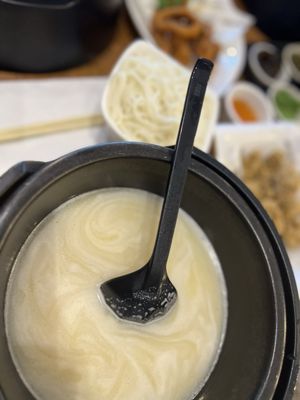 Ten Seconds Yunnan Rice Noodle 十秒到雲南過橋米缐 by null