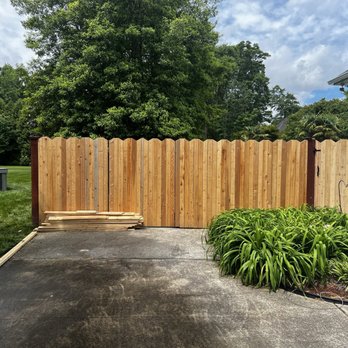 VanBuren and Accompany - Driveway fence - Fences & Gates Near Me VanBuren and Accompany - Driveway fence - Fences & Gates Near Me