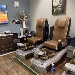 Glamour Nails - Pedicure chairs