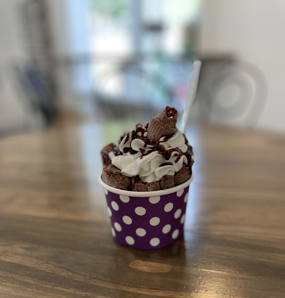 TJ Loopie's Sips & Sweets Logo