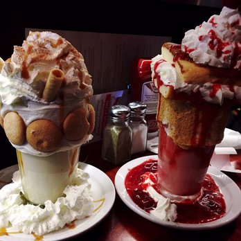 Boston Burger - Spiked apple pie la mode and strawberry shortcake - Burgers Near Me - Boston, Massachusetts