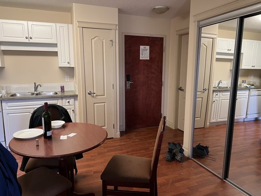 Capital Suites by null
