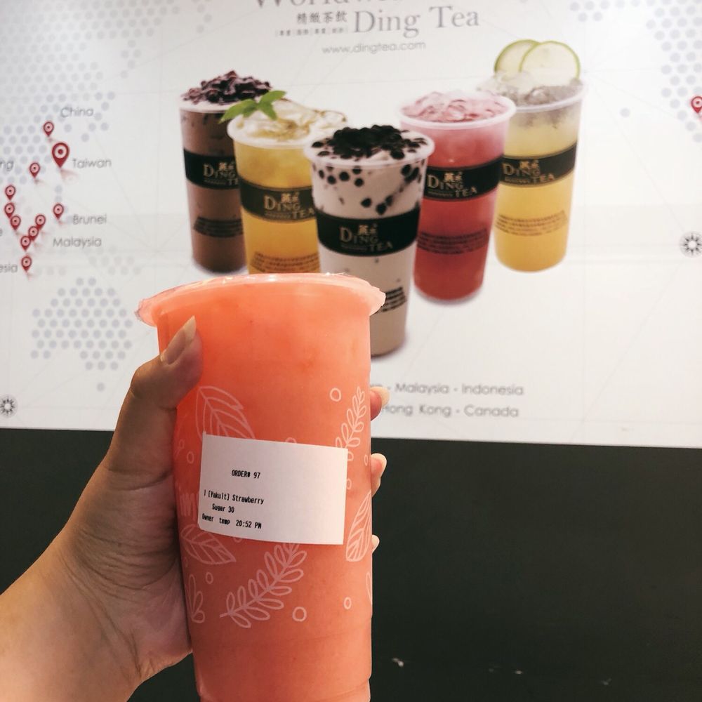 Ding Tea House - strawberry yakult - Bubble Tea Near Me - San Jose, California