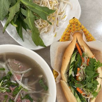 Pho Que Huong - Pho and lemongrass beef banh mi - Vietnamese Near Me - Honolulu, Hawaii Pho Que Huong - Pho and lemongrass beef banh mi - Vietnamese Near Me - Honolulu, Hawaii
