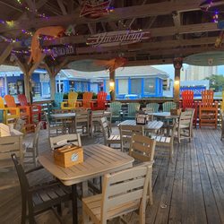 Flip Flops Bar & Grill - Outdoor seating