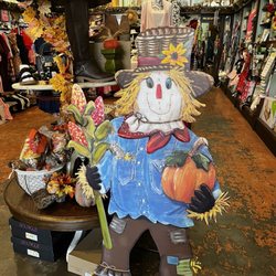 3 Ladies Coffee & Gifts - Round Top indoor - outdoor decor!!