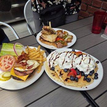 Mom's Kitchen & Bar - Bars Near Me - Astoria, New York Mom's Kitchen & Bar - Bars Near Me - Astoria, New York