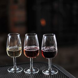 Magnetic Hill Winery - Sparkling wine tasting