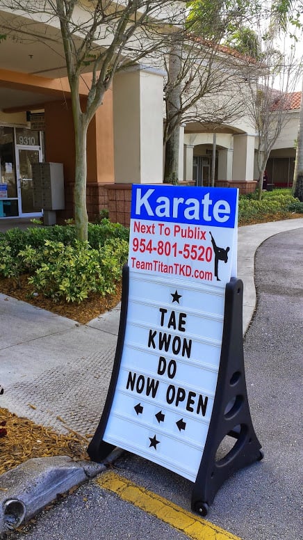 Universal Titan Taekwondo Logo