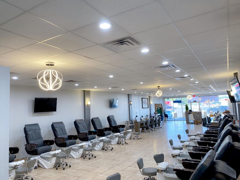 Fancy Nails and Spa 2 Logo