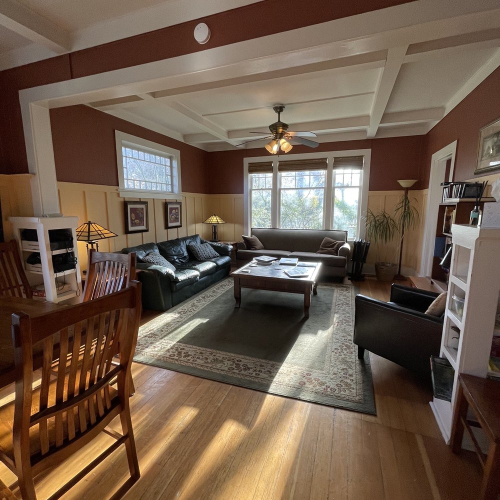 Argyle House Bed & Breakfast - Living room - Hotels Near Me - Friday Harbor, Washington Argyle House Bed & Breakfast - Living room - Hotels Near Me - Friday Harbor, Washington