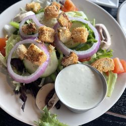 Roadhouse 77 - Side salad (best side salad with bell peppers, mushrooms, cucumbers, onions and tomato!)