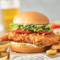 Red Robin Gourmet Burgers and Brews - Crispy Chicken Sandwich, served with Bottomless Side