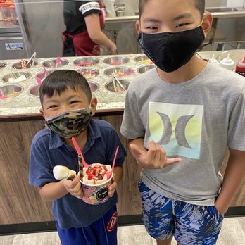 22 Below - Came with three toppings and syrup of their choice! They toast marshmallows too? - Bubble Tea Near Me - Tigard, Oregon 22 Below - Came with three toppings and syrup of their choice! They toast marshmallows too? - Bubble Tea Near Me - Tigard, Oregon