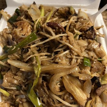 Wing's Deli and BBQ - Combo chow fun - Chinese Near Me - Stockton, California