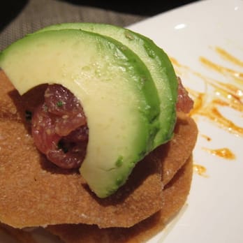 Blue Fin - Tuna Tartare ($15): wonton crackers, sesame ginger, avocado, sriracha - Sushi Bars Near Me - New York, New York