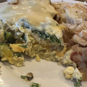 Cedar Glen Inn - Delicious "make your own omelette" - I chose spinach, peppers, green onions and cheddar cheese. They topped it with Swiss cheese - American Near Me - Cedar Glen, California