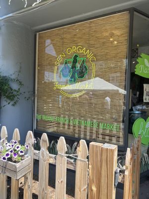 Sen Organic Farmers Market by null