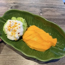 Sticky rice and Fresh Mango with Sweet Sticky Rice Sticky rice and Fresh Mango with Sweet Sticky Rice