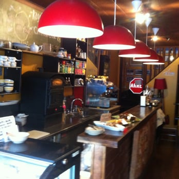 Café Kuchini - a view of the counter area - Cafes Near Me - Montreal, Quebec Café Kuchini - a view of the counter area - Cafes Near Me - Montreal, Quebec
