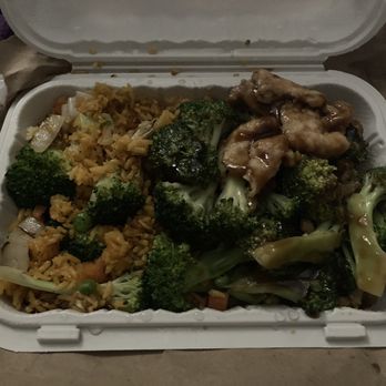 Jade Chinese Restaurant - Chicken and broccoli with vegetable fried rice - Chinese Near Me - Kew Gardens, New York Jade Chinese Restaurant - Chicken and broccoli with vegetable fried rice - Chinese Near Me - Kew Gardens, New York