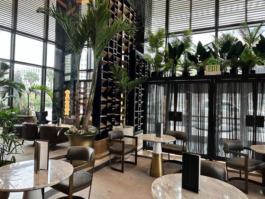 Chandelier Bar by null