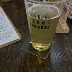 Hong Kong Island Taphouse - Hong Kong light pacific
